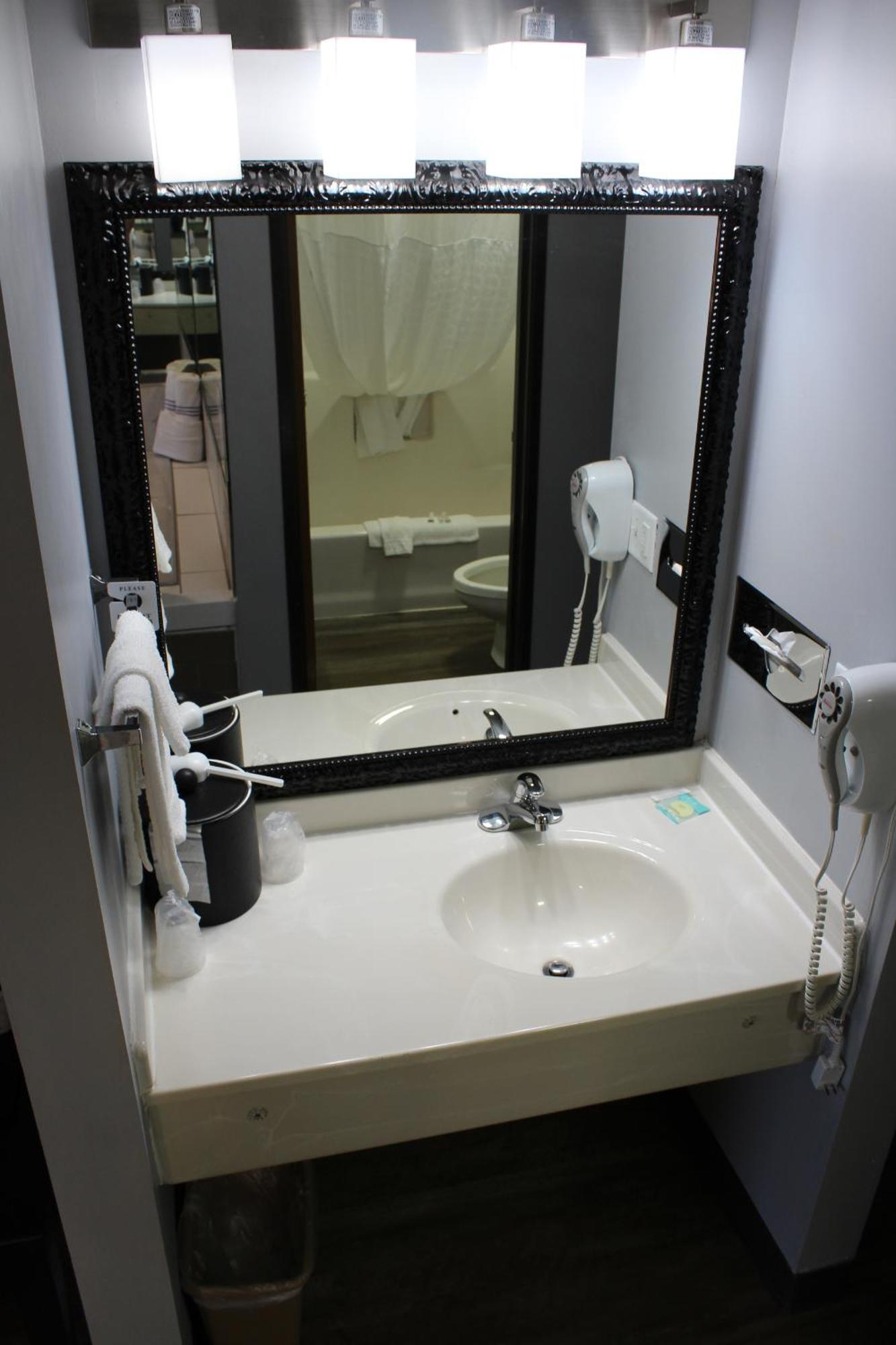 American Inn And Suites יוניה מראה חיצוני תמונה